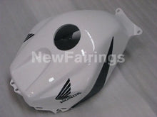Cargar imagen en el visor de la galería, Black and White Factory Style - CBR600RR 05-06 Fairing Kit -