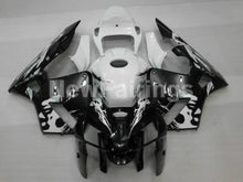 Cargar imagen en el visor de la galería, Black and White Skull - CBR600RR 05-06 Fairing Kit -