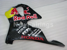 Cargar imagen en el visor de la galería, Black and Yellow Red Bull - CBR 900 RR 92-93 Fairing Kit -