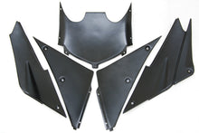 Cargar imagen en el visor de la galería, Black and Red Flame - NINJA ZX-6R 05-06 Fairing Kit