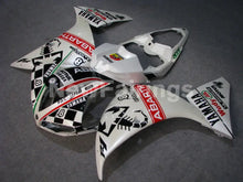 Cargar imagen en el visor de la galería, Pearl White Black Scorpion - YZF-R1 09-11 Fairing Kit