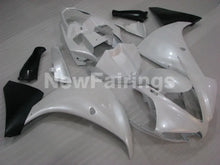 Cargar imagen en el visor de la galería, Pearl White Matte Black decals - YZF-R1 09-11 Fairing Kit