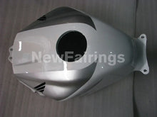 Cargar imagen en el visor de la galería, Silver and White Repsol - CBR600RR 03-04 Fairing Kit -