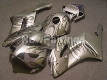 Cargar imagen en el visor de la galería, Silver without No Decal and Flame - CBR1000RR 04-05 Fairing
