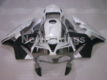 Cargar imagen en el visor de la galería, White and Black Factory Style - CBR600RR 03-04 Fairing Kit -