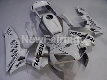 Cargar imagen en el visor de la galería, White and Silver Repsol - CBR600RR 03-04 Fairing Kit -