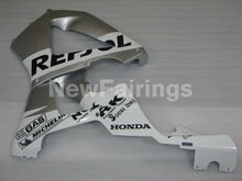 Cargar imagen en el visor de la galería, White and Silver Repsol - CBR 929 RR 00-01 Fairing Kit -